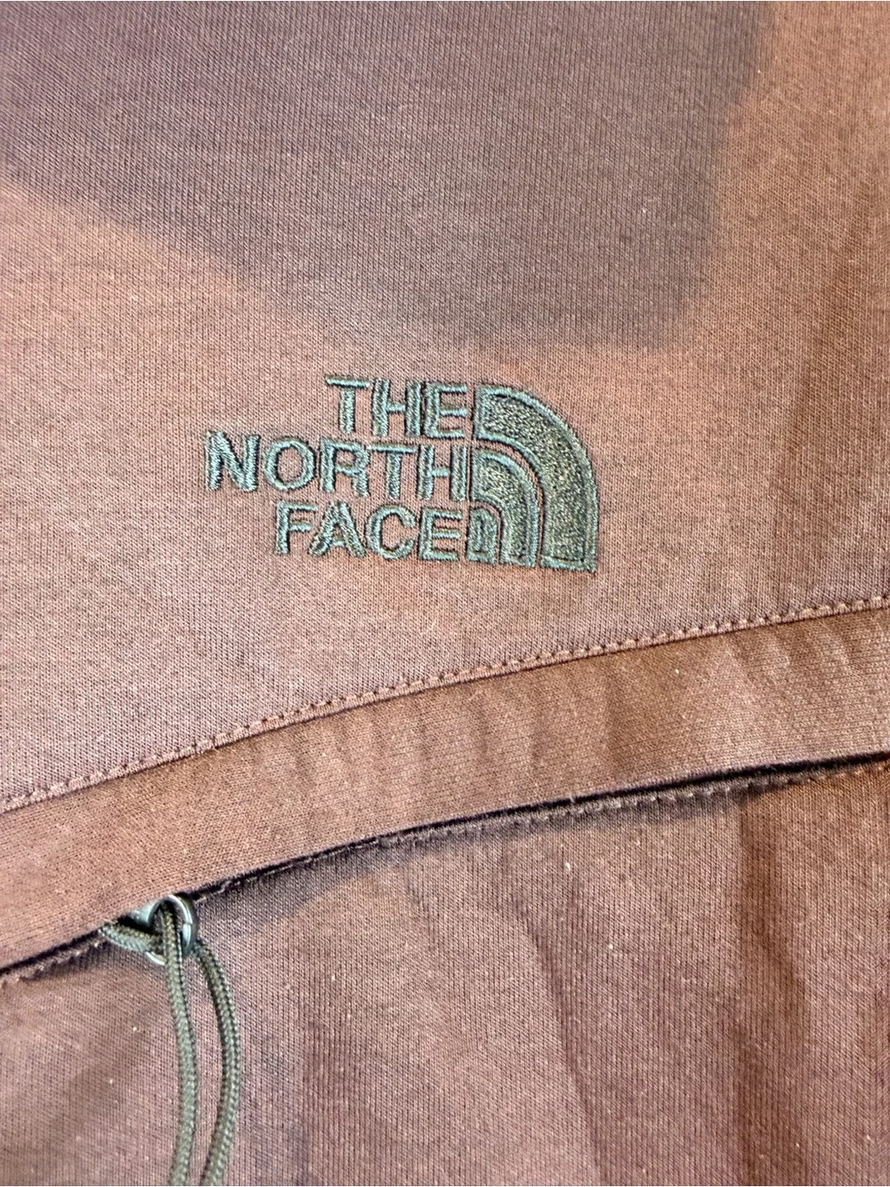 The North Face Men’s Full-Zip Hooded Jacket in Burgundy and Black Medium
